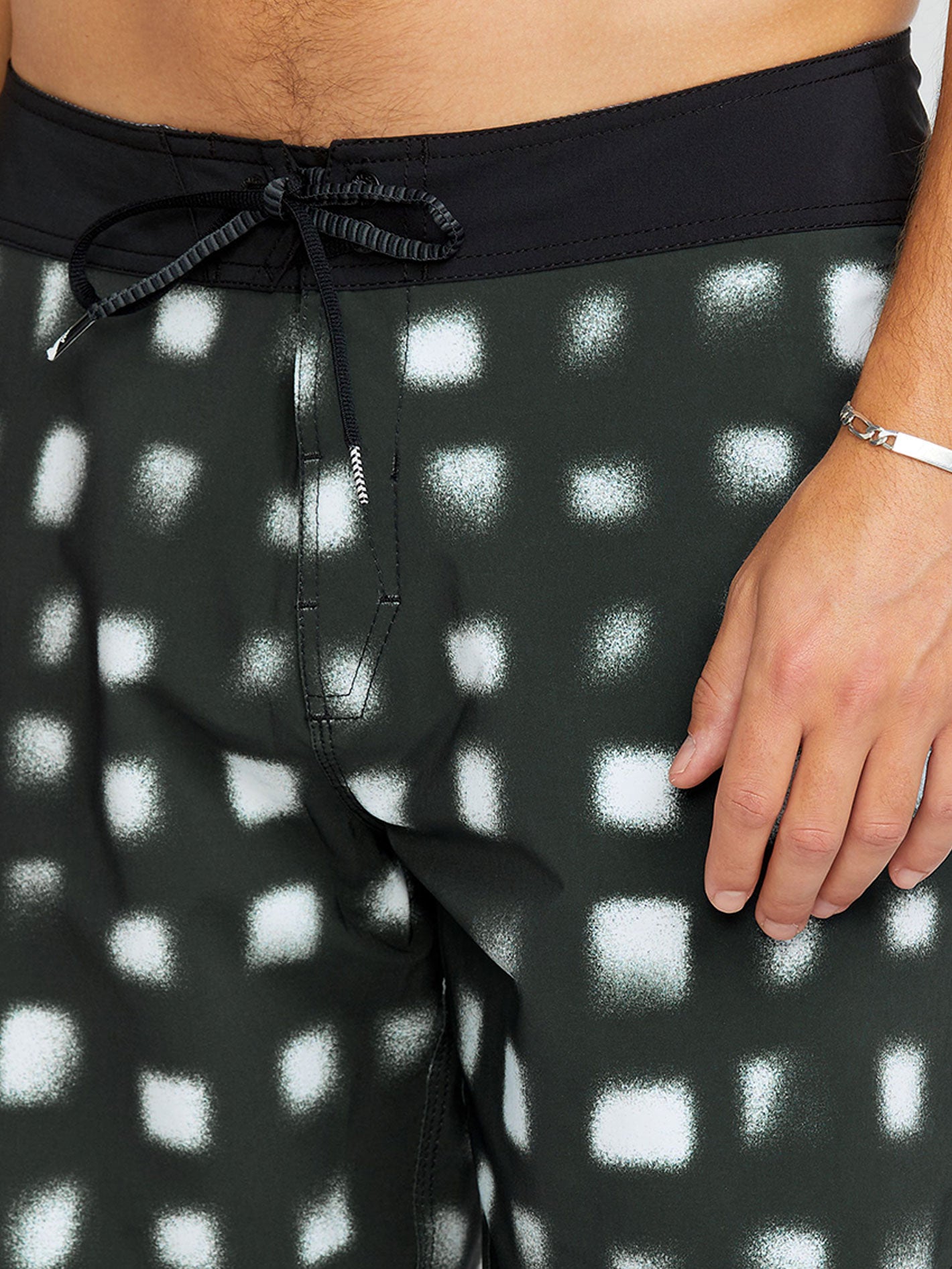 Volcom Infuse Scallop Mod 19 Boardshort - Black